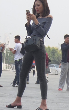 牛仔裤美女