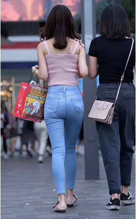 紧身牛仔裤妹子(18P)