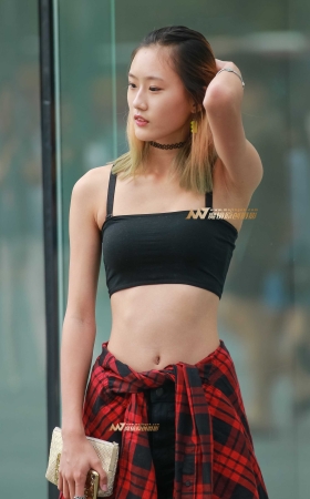帅气美眉显瘦又时髦 [24P]