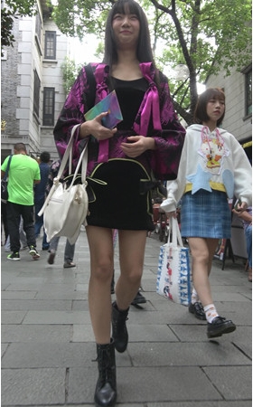 漂亮的长发可爱美女