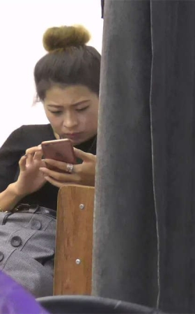 两位美女店主的高跟裸足