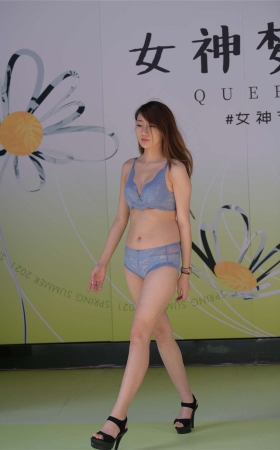 浅蓝色内衣