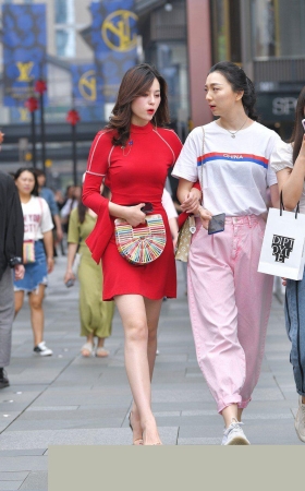 靓丽的美腿美女3A331[559M]