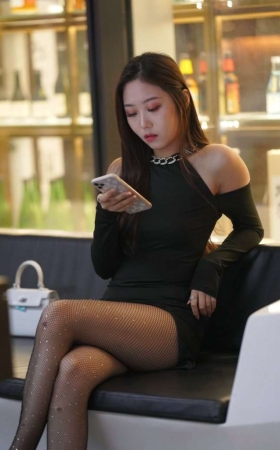 牛男街拍 美丽的网袜女孩 [187P8V-10.4GB]