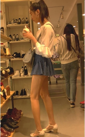 牛仔裙小妹