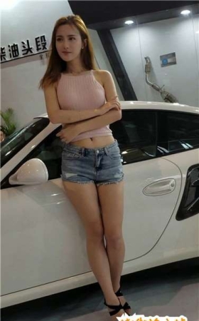 4k超清，超短热裤大长腿小蛮腰美女车模