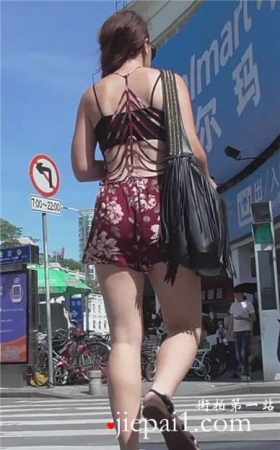 街拍穿着大胆前卫的洋妹子逛超市 [641 MB]