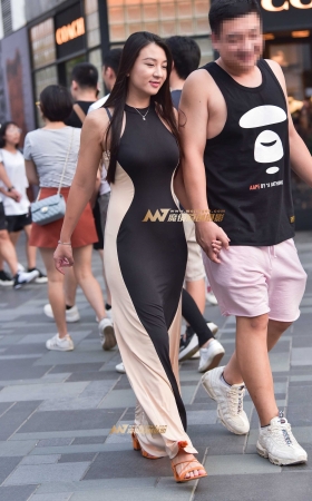 丰满圆润的长裙美妇 [16P]