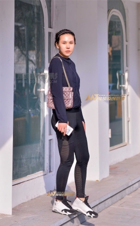 左手倒影赛帖：健美裤紧绷臀性感美女 [28P]