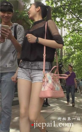 街拍马尾辫清纯美腿热裤MM [520 MB]