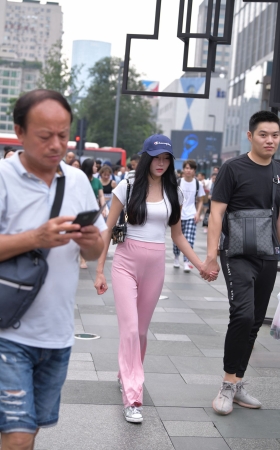 小姐姐，妳这裤子也太薄了吧，迷人