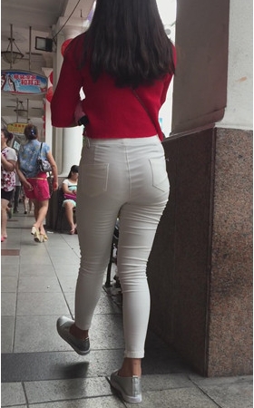 红衣白裤妹子