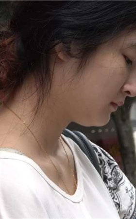 4K - 街拍美足人字拖漂亮小姐姐 [2.37 GB/MP4]