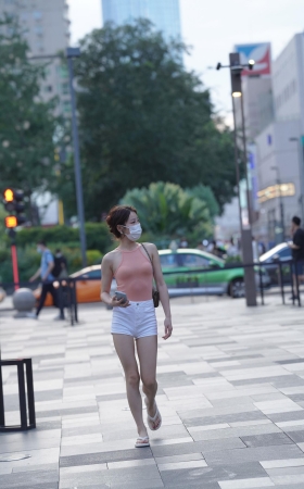 热裤美女