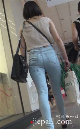 街拍紧身蓝牛性感美臀短发美女 [2.21 GB]