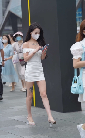 纹身小姐姐