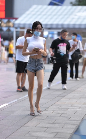 牛仔短裤性感美女