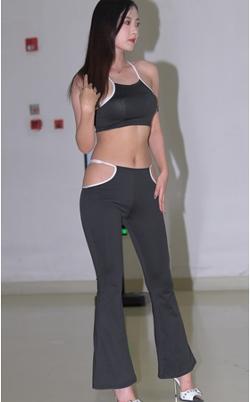 性感的紧身裤车模美女(81P)