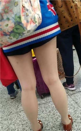 4k-准备上车的肉丝袜美女