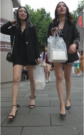 两个漂亮的美女小姐姐
