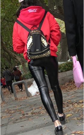 黑色皮裤美女