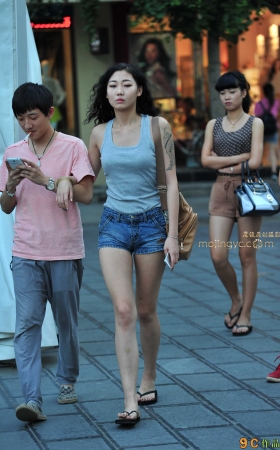 翘臀美女，10P [10P]