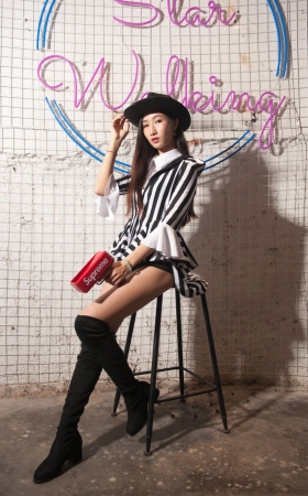 紧身裤长腿时尚美女