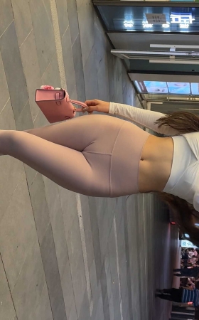 夜拍瑜伽裤小妹（视频版） [35P]