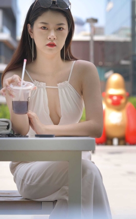 性感白裤美女 [34P]