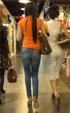 紧身牛仔高跟