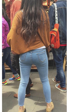 漂亮的长发蓝牛美女