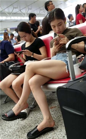 4k-超短牛仔热裤白皙街拍美腿青春少女