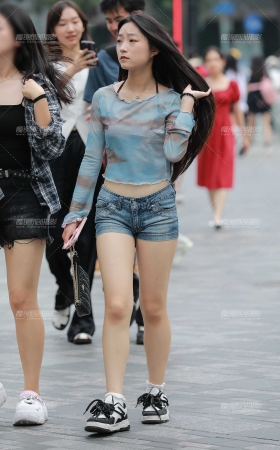 长发热裤小姐姐 [27P]