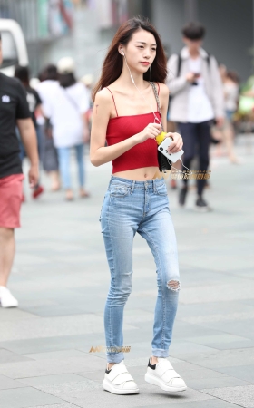 红色背心漂亮小姐姐 [10P]