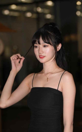 清纯吊带黑裙 [96P-1.95GB]