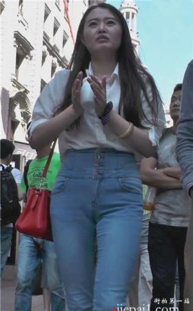 紧身蓝色牛仔裤小姐姐身材棒棒哒 [1.02 GB]