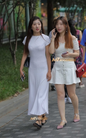 贴身洁白长裙少妇 [14P]