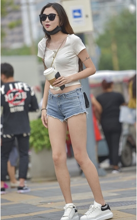 牛仔热裤小姐姐(85P)