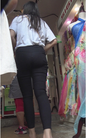 黑色紧身裤妹子