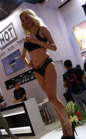 金发洋模
