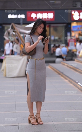 灰色开衩裙美女 [15P]