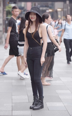 露背的牛子美女 [18P]