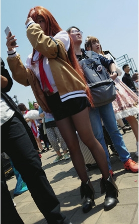cosplay皮短裙黑丝美女