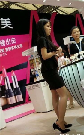 4k超清，OL制服职业装细腿高跟化妆品导购