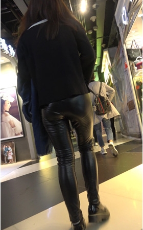 黑色皮裤妹子