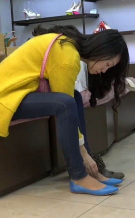 一眼就心动的肉色丝袜 [2.37 GB/MP4]