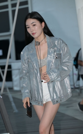 性感热裤美腿美女