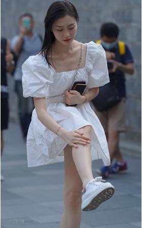 白色连衣裙小姐姐【套图+视频】