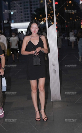 美腿高跟吊带裙美女 [16P]