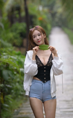 【魂魂旅拍摄影】牛仔热裤美女<font color=red> [10P]</font>